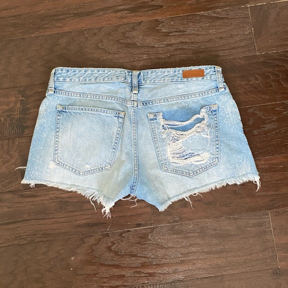 Abercrombie & Fitch Low Rise Cut Off Shorts Size 6/28 - Picture 2 of 4